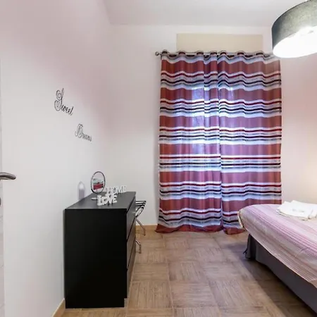 Apartment - Trastevere Train Station - Wifi Rome